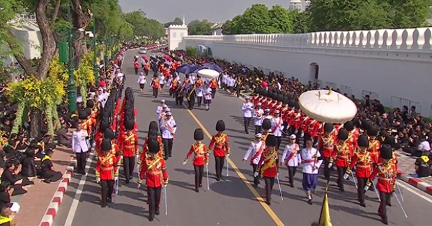 ประมวลภาพ‘ในหลวงร.10’ เสด็จนำพระบรมวงศานุวงศ์ตามพระบรมโกศ ยาตราเวียนอุตราวัฏ 3 รอบ