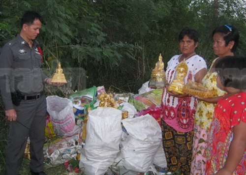 ชาวบ้านรุมประณามคนบาปนำพระพุทธรูปกว่า 1,500 องค์ ยัดกระสอบทิ้งข้างถนน 