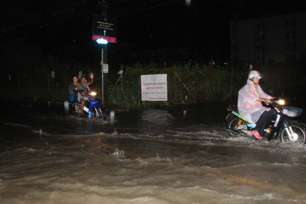 แจ้งวัฒนะ อ่วม น้ำท่วม รถติด ประชาชนเดือดร้อน