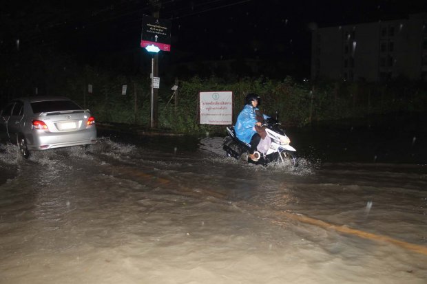 แจ้งวัฒนะ อ่วม น้ำท่วม รถติด ประชาชนเดือดร้อน