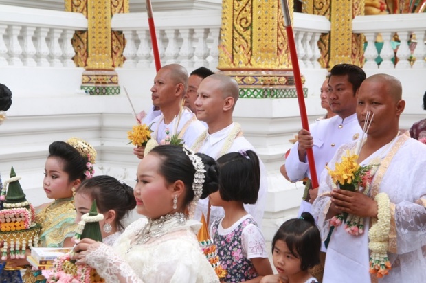 สุดอลังการ!! งานบวชพระราชทาน หมอมุ่ยหูทิพย์ แห่ด้วยคาราวานรถบิ๊กไบค์กว่า 50 คัน