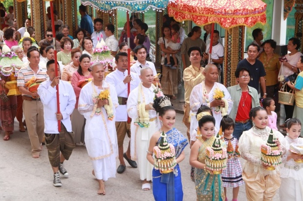 สุดอลังการ!! งานบวชพระราชทาน หมอมุ่ยหูทิพย์ แห่ด้วยคาราวานรถบิ๊กไบค์กว่า 50 คัน