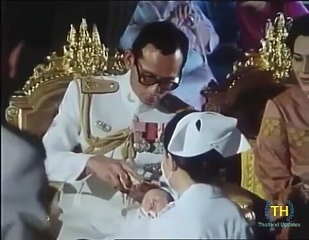 เป็นบุญตาคนไทย ในหลวง ร.๙ ทรงกริบพระเกศา พระองค์ภา พระราชนัดดาพระองค์แรก