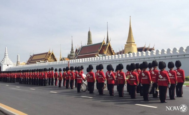 สมพระเกียรติ!ทหารกองเกียรติยศพร้อมรับเสด็จฯ เพื่ออัญเชิญขึ้นทรงราชย์