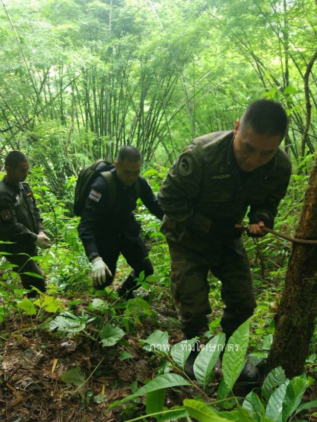 สุนัขตำรวจมาแล้ว!! ผบ.ตร.จักรทิพย์ สวมชุดสนาม เดินลุยป่า สำรวจทุกโพรงถ้ำ ช่วย 13 ชีวิต