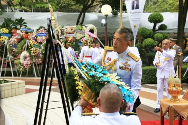 “ในหลวง” ทรงถวายราชสักการะ “สมเด็จพระบรมราชชนก” เนื่องในวันมหิดล