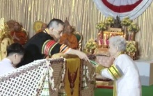 คุณยาย กิมหลั่น วัย 91 ปี ปิติ รับพระราชทานปริญญาบัตรจากพระหัตถ์ ร.10(คลิป)