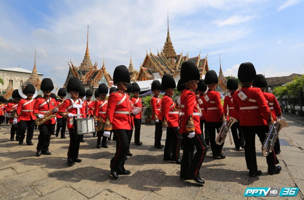 ทหารมหาดเล็กรักษาพระองค์ เตรียมรับขบวนเสด็จพระบรมศพ