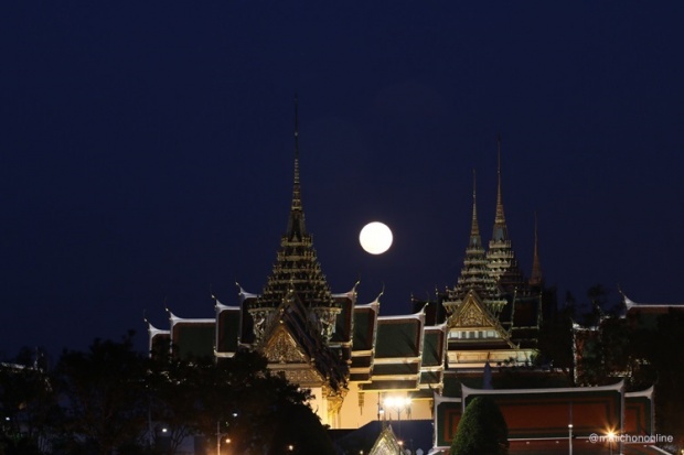 ชมภาพความงดงาม พระบรมมหาราชวัง คืนจันทร์เต็มดวง