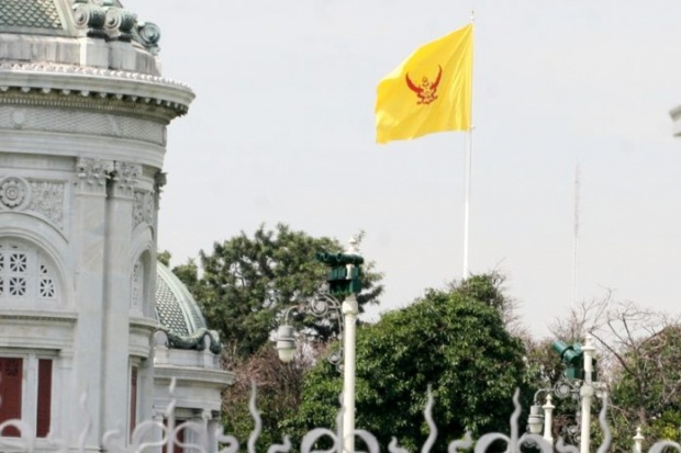 อัญเชิญ “ธงมหาราช” ประจำพระองค์พระมหากษัตริย์ ขึ้นสู่ยอดเสา