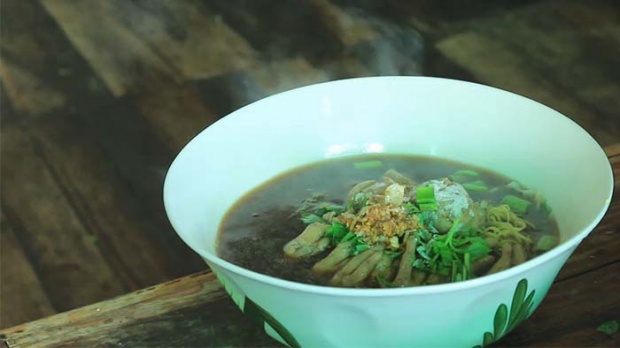 ไอเดียเก๋!!! ร้านก๋วยเตี๋ยวเซียมซี ลูกค้าอิ่มท้อง แถมได้ทำนายดวง!