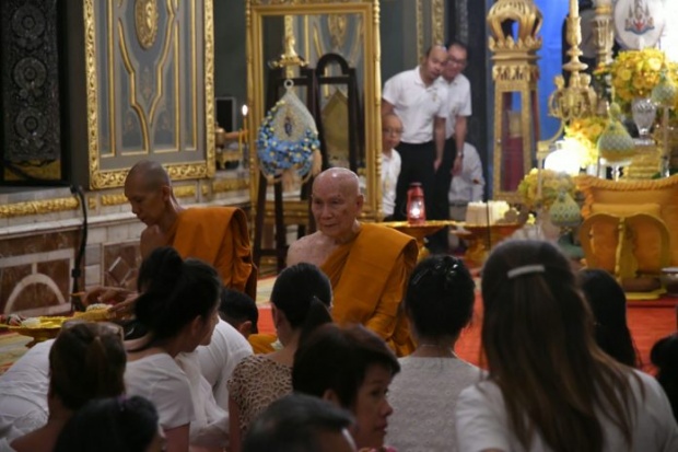 ชาวพุทธทำบุญ-เวียนเทียน วันมาฆบูชา ปีติเข้าเฝ้า “สมเด็จพระสังฆราช” ที่วัดราชบพิธ