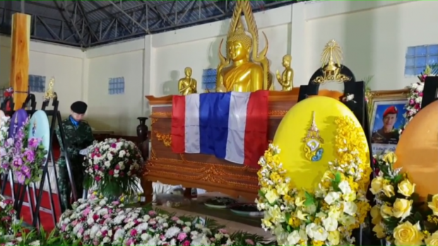 เผยภาพ เมรุพระราชทานเพลิงศพจำลอง “จ่าแซม” ชาวบ้านร่วมเข้าเคารพศพวีรบุรุษถ้ำหลวง