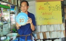 ไอเดียเก๋!!! ร้านก๋วยเตี๋ยวเซียมซี ลูกค้าอิ่มท้อง แถมได้ทำนายดวง!