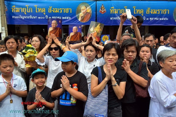 รวมภาพบรรยากาศประชาชนร่วมไว้อาลัยถวายแด่สมเด็จพระสังฆราช