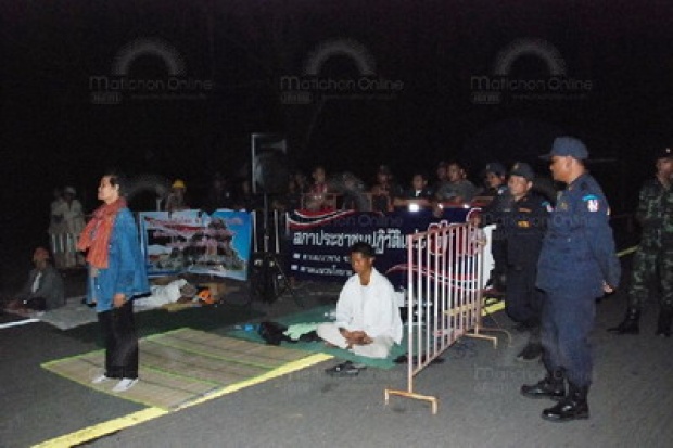 คณะธรรมยาตรา อดข้าว-ขวางทางขึ้นเขาพระวิหาร ชาวบ้านภูมิซรอลนอนไม่หลับ 