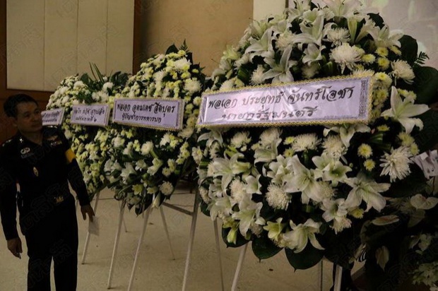 ภาพบรรยากาศประชาชนเรือนหมื่น ร่วมพิธีบำเพ็ญกุศล สวดอภิธรรม หลวงพ่อคูณ วันแรก แน่น ม.ขอนแก่น