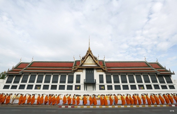 ภาพประทับใจ ชาวไทยพร้อมใจสวมเสื้อเหลือง พ่อหลวง ครองราชย์ครบ 70 ปี
