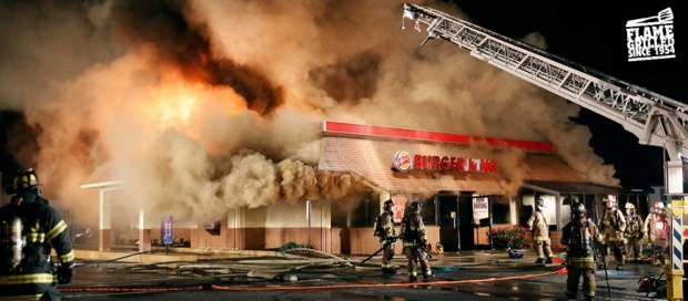 พลิกวิกฤตให้เป็นโอกาส!!! BURGER KING เปลี่ยนร้านไฟไหม้เป็นโฆษณา “ก็เราใช้ไฟย่างเนื้อ ร้านถึงไหม้”