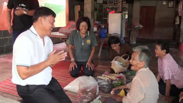 สุดทึ่ง!!! พบคุณยาย 6 แผ่นดิน!! อายุยืน 107 ปี  ยิ้มแย้มแจ่มใส แข็งแรงมาก!! (มีคลิป)