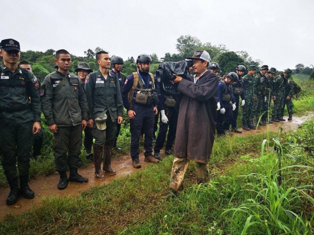 ส่งกำลังพลชุดโรยตัวบุกดอยผาหมี สำรวจโพรงหาทางเข้าช่วย 13 ชีวิตทีมหมูป่า ติดถ้ำหลวง