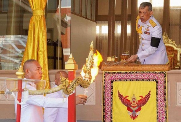 สมเด็จพระเจ้าอยู่หัว เสด็จฯ พระราชทานเพลิงศพ วิชัย ศรีวัฒนประภา