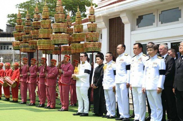 สมเด็จพระเจ้าอยู่หัว เสด็จฯ พระราชทานเพลิงศพ วิชัย ศรีวัฒนประภา