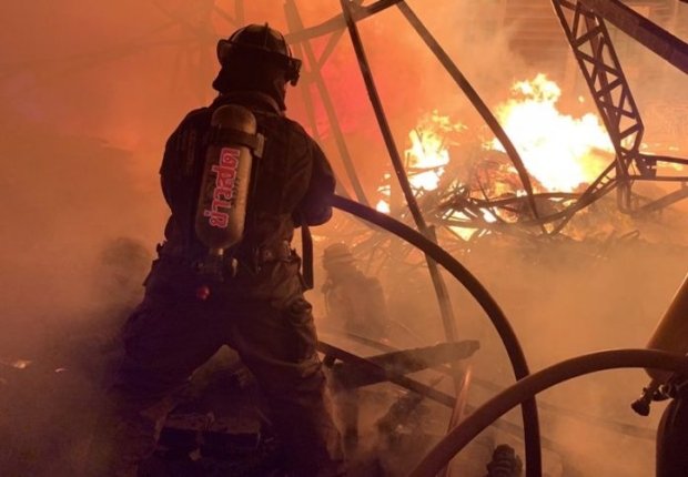 ไฟไหม้โรงงานเฟอร์นิเจอร์ ย่านบางนา เพลิงเผาวอดทั้งหลัง เสียหายกว่า 5 ล้านบาท
