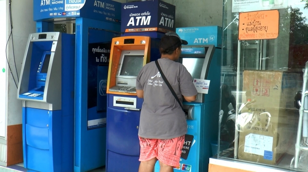 ปชช. แห่กดเงินบัตรสวัสดิการ แบงค์100-500 เกลี้ยงตู้ATM