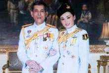พสกนิกรไทยปีติ กับ พระฉายาลักษณ์ , พระราชประวัติ สมเด็จพระราชินีสุทิดา