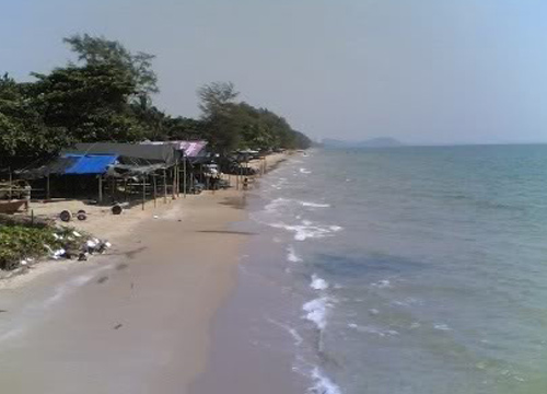 อุทยานฯ ปักธงแดงชายหาดแม่รำพึงในช่วงฤดูมรสุม 3 เดือน