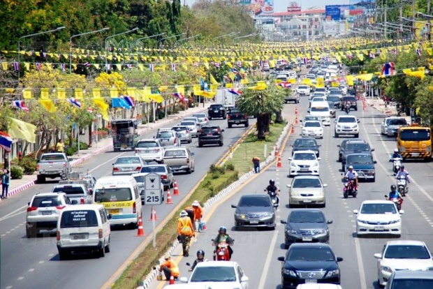 ปีติสองพระองค์พระพักตร์แจ่มใส “ในหลวง-ราชินี” เสด็จฯกลับวังไกลกังวล-ปชช.เปล่งเสียงทรงพระเจริญ