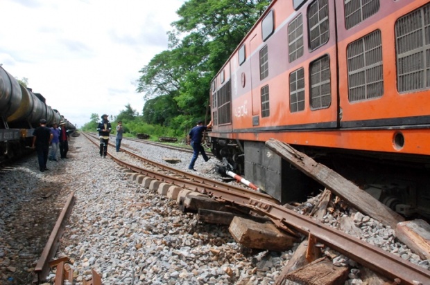 รถไฟกรุงเทพ-เด่นชัยตกรางที่พิษณุโลกไร้เจ็บ