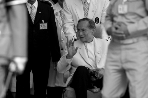 รอยยิ้มของพ่อ ตราตรึงในหัวใจปวงประชาชั่วกาลนาน