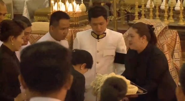 “พระองค์เจ้าสิริภาฯ” พร้อมพระบิดา “น.อ.วีระยุทธ”ถวายสักการะพระบรมศพ(คลิป)