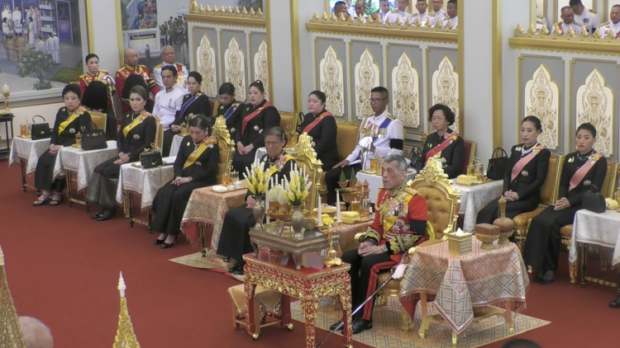 ร.10-พระบรมวงศานุวงศ์ เสด็จฯขึ้นพระเมรุมาศถวายพระเพลิงพระบรมศพ