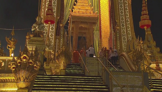 ร.10-พระบรมวงศานุวงศ์ เสด็จฯขึ้นพระเมรุมาศถวายพระเพลิงพระบรมศพ