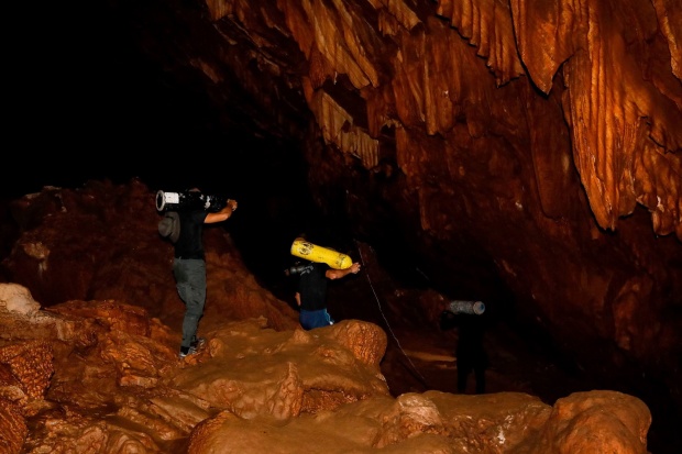 ในหลวง ทรงพระราชทานคำแนะนำ ในการช่วยเหลือ 13 ชีวิต ทีมหมูป่า ที่ติดถ้ำหลวง