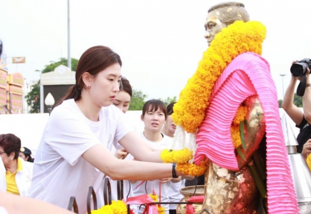 ทัพวอลเลย์บอลสาว ไทย-เกาหลี ถึงโคราช สักการะ ‘ย่าโม’ ก่อนลุยศึกลูกยาง “ออลสตาร์ ซูเปอร์แมตช์”