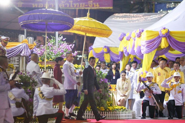 ในหลวง-ราชินีเสด็จฯเยาวราชเปิดงานใต้ร่มพระบารมี