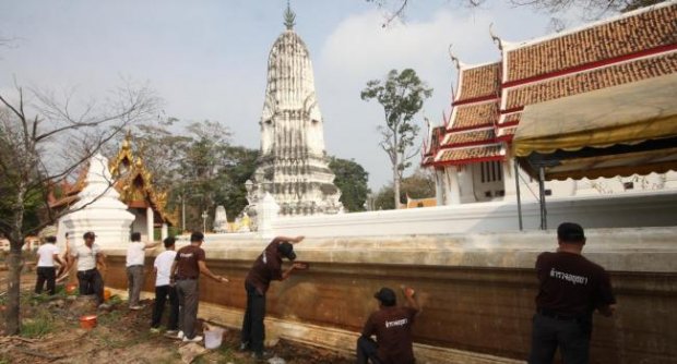 โปลิศกรุงเก่าทำความสะอาดฟื้นฟูวัด