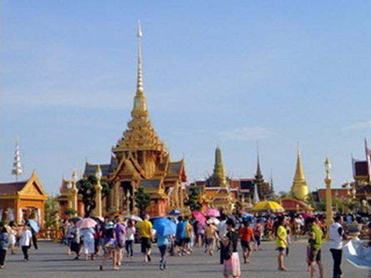 ประชาชนยังแห่ชมความงดงามพระเมรุฯ 8 วันยอดกว่า 1.6 แสนคน