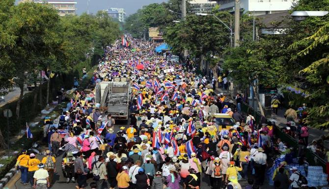 ถนนทั่วกรุงเทพกลายเปํนอัมพาต หลังม็อบเคลื่อนขบวนทุกจุด 