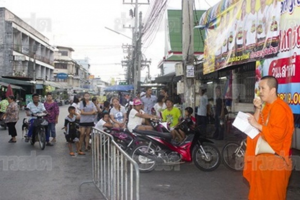 พระลูกวัดน้อยใจเจ้าอาวาส ไม่ให้รับกิจนิมนต์ 7 ปี หิ้วโทรโข่งประกาศกลางตลาดขอย้ายวัด!!