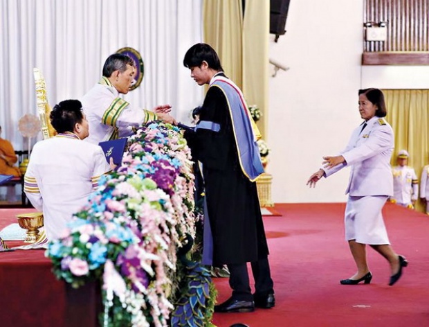 น้องอาร์ทบัณฑิตที่ได้รับพระมหากรุณาธิคุณจากสมเด็จพระบรมฯ - เสียชีวิตแล้ว