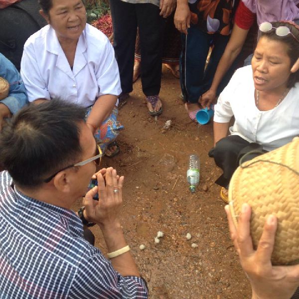 ชาวบ้านนามูล-ดูนสาด ประท้วงทั้งน้ำตาค้านย้ายอุปกรณ์สำรวจปิโตรฯ เข้าพื้นที่