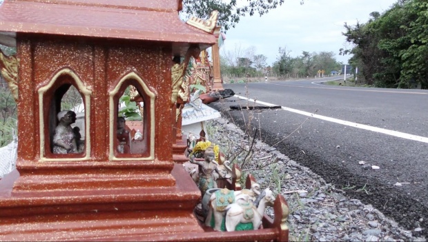 โค้งสุดสะพรึง! ศาลพระภูมิเก่าถูกทิ้งนับพัน ชาวบ้านบอกผวา!!