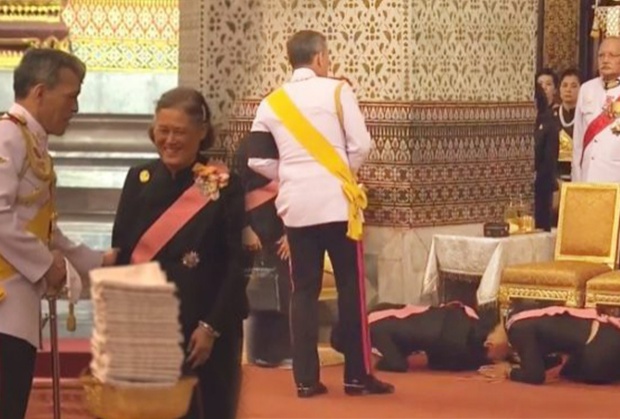 ภาพซึ้งใจ.. “พระองค์ภา-พระองค์หญิงสิริวัณณวรี” ทรงกราบ “สมเด็จพระเทพฯ”