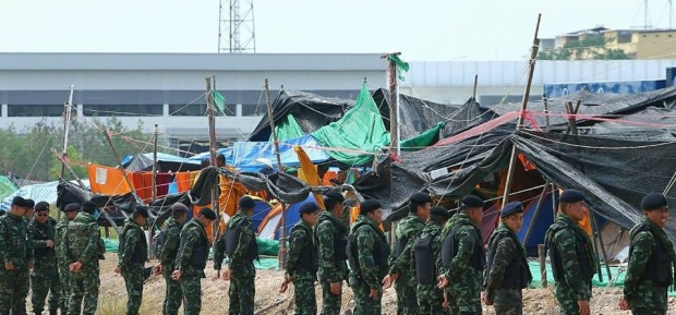 กระชับพื้นที่แล้ว!! ทหารเริ่มตั้งแนวเข้ายึด ภายหลังมีการออกหมายจับ พระสนิมวงศ์!