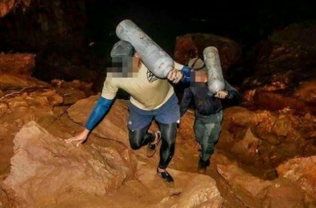 หน่วยซีล เกิดอุบัติเหตุขณะปฏิบัติหน้าที่ ค้นห้า 13 ชีวิต ติด#ถ้ำหลวง แต่กลับไปทำงานต่อ!